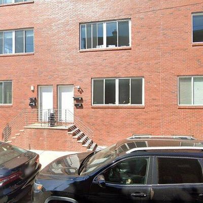 300 N Budd St, Philadelphia, PA 19104