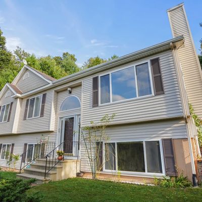 26 Starwood Ln, Beacon Falls, CT 06403