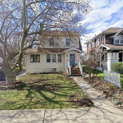 322 Magnolia Pl, Leonia, NJ 07605