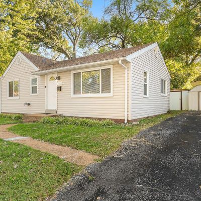 3360 Delta Dr, Saint Ann, MO 63074