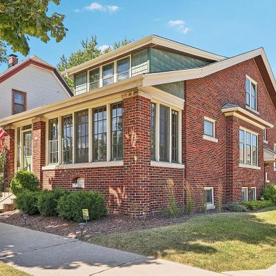 348 E Howard Ave, Milwaukee, WI 53207