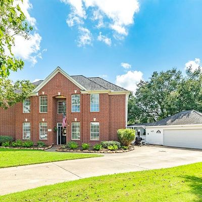 316 Rosemary Ln, Lake Jackson, TX 77566