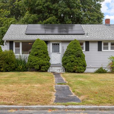 4 Edgewood Ave, Waterford, CT 06385