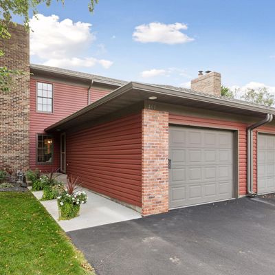 401 Hunter Hill Rd, Hudson, WI 54016