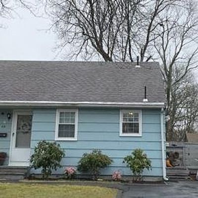 49 Beach St, Brockton, MA 02302