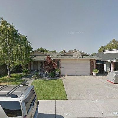 5709 Comanche Dr, Manteca, CA 95336