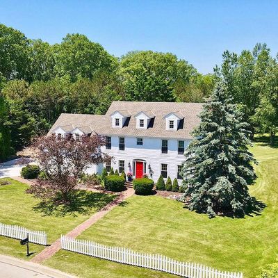 620 W Kenilworth Cir, Mequon, WI 53092