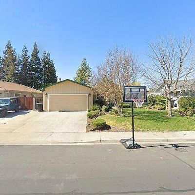 56 Willowood Dr, Oakdale, CA 95361