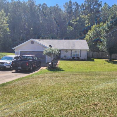 65 Canterbury Dr, Grantville, GA 30220