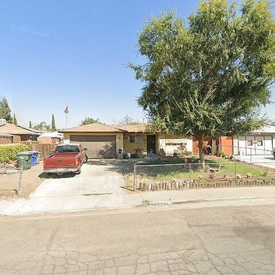 668 N Ventura Ave, Farmersville, CA 93223