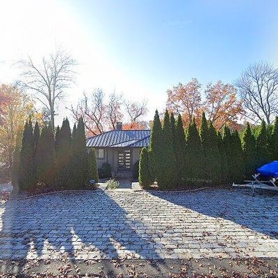 68 S Lake Shore Dr, Brookfield, CT 06804