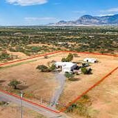 8484 S Coyote Song Ln, Hereford, AZ 85615