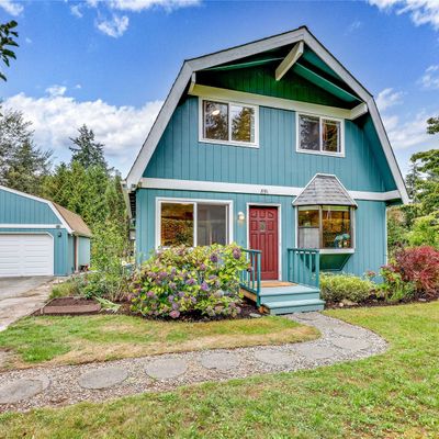 891 Park Ave Ne, Bainbridge Island, WA 98110