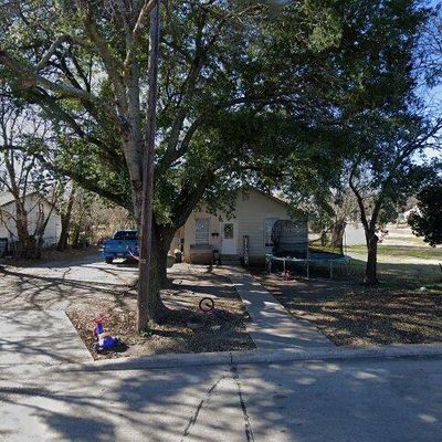 907 Daffan Ave, Ennis, TX 75119