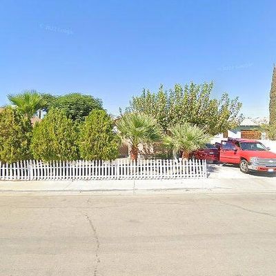 909 E Lassen St, Avenal, CA 93204