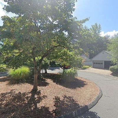 8 Laurel Ln, Avon, CT 06001