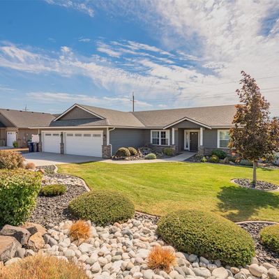 808 Autumn Crest Dr, Wenatchee, WA 98801