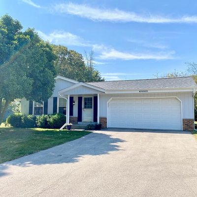 W136 S6953 Hale Park Dr, Muskego, WI 53150