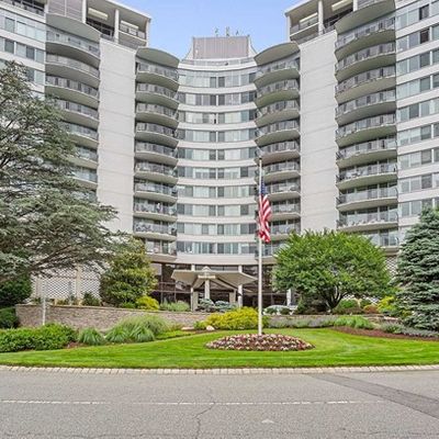 1 Claridge Dr #413, Verona, NJ 07044