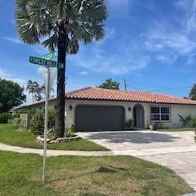 1 Forest Hills Ln, Boca Raton, FL 33431