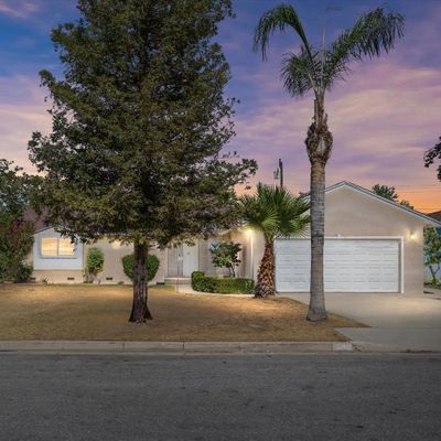 10 Suzanne St, Bakersfield, CA 93309