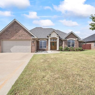 1055 Tarah Knolls Cir, Centerton, AR 72719