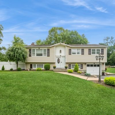 11 Windsor Dr, Oak Ridge, NJ 07438