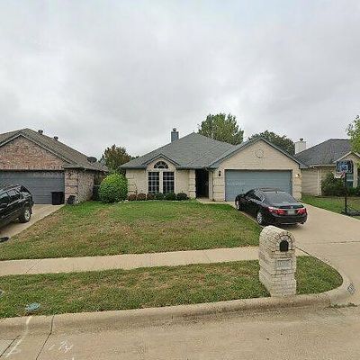 1019 Springhill Dr, Saginaw, TX 76179