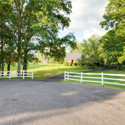 1027 Moncrief Cir, Greenbrier, TN 37073