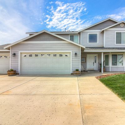 104 N Glacier St, Moxee, WA 98936