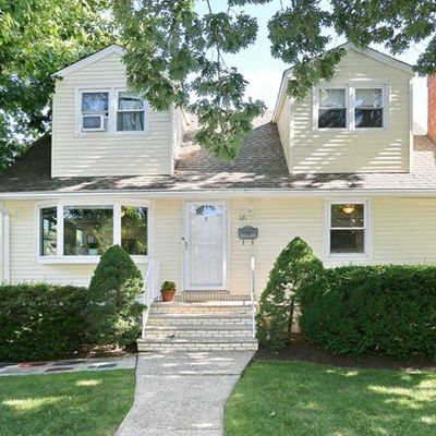 121 Bergen Ave, Waldwick, NJ 07463