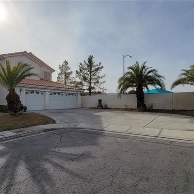 1211 Silver Knoll Ave, Las Vegas, NV 89123