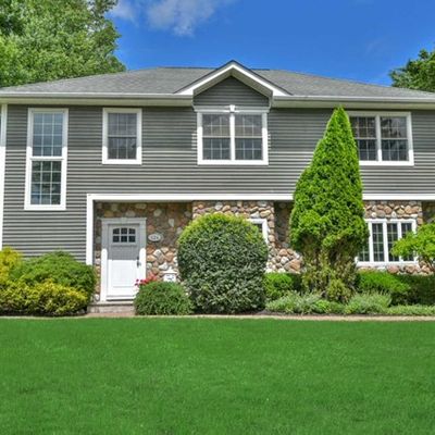 124 Sheldon St, Wyckoff, NJ 07481