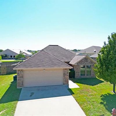 1242 Newcastle Dr, Weatherford, TX 76086