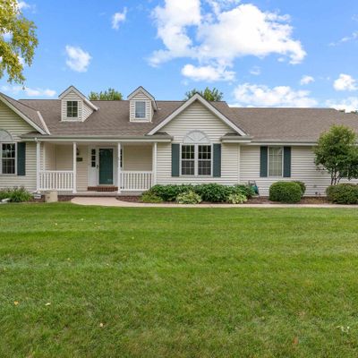 1251 Williams Dr, Mukwonago, WI 53149