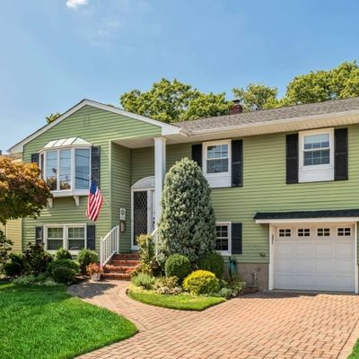 13 Veterans Ct, Wallington, NJ 07057