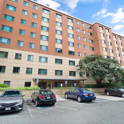 1200 S Arlington Ridge Rd #102, Arlington, VA 22202