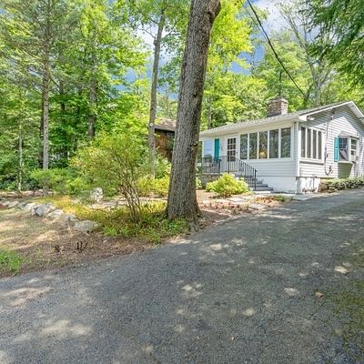 147 Lake End Rd, Newfoundland, NJ 07435