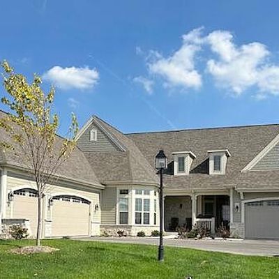 1527 Lookout Court #33 D, Hartland, WI 53029