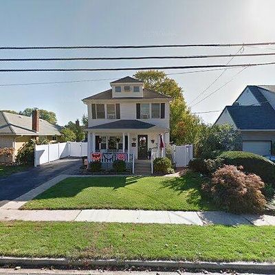 137 William St, Farmingdale, NY 11735