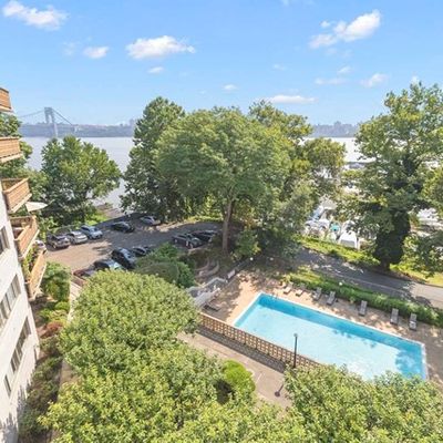 1375 River Road #4 D, Edgewater, NJ 07020