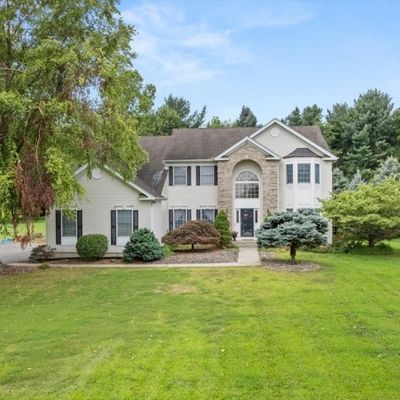 14 Barn Swallow Ct, Stewartsville, NJ 08886