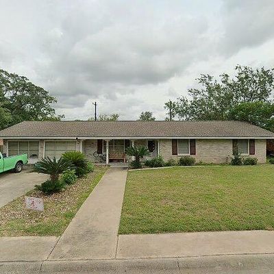 1709 Olmos Cir, Alice, TX 78332