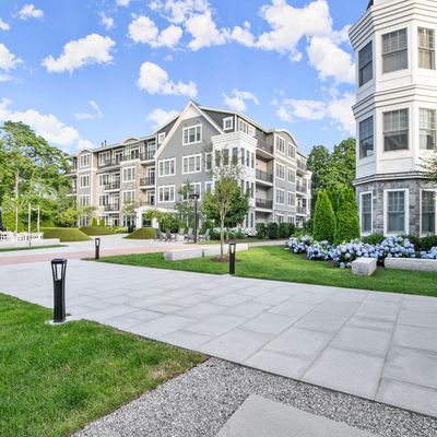 180 Park Street #402, New Canaan, CT 06840