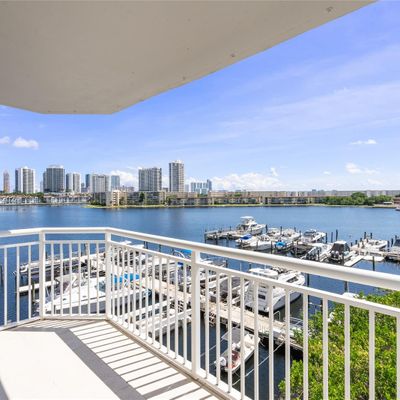 18081 Biscayne Blvd, Aventura, FL 33160