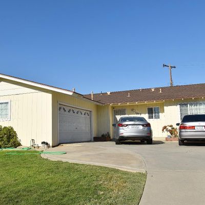 1809 Burton Way, Bakersfield, CA 93306