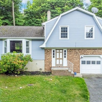 16 Woodland Trl, Sparta, NJ 07871