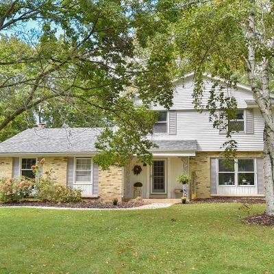 1657 Sherwood Dr, Cedarburg, WI 53012