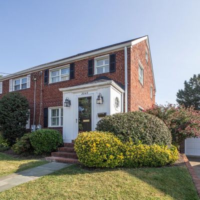 2045 N Brandywine St, Arlington, VA 22207