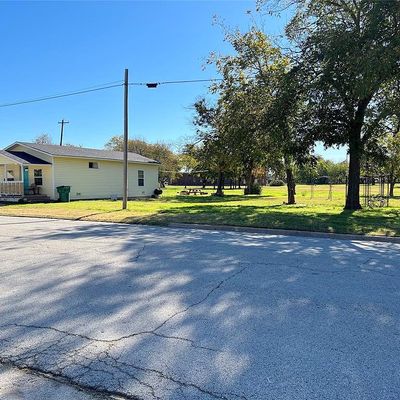 207 W Walnut St, Nocona, TX 76255